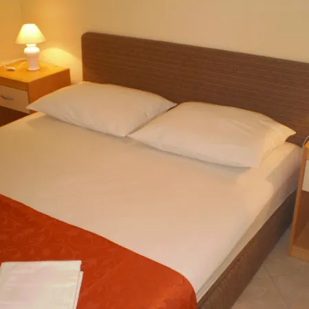 Tare, Free Parking Vodice