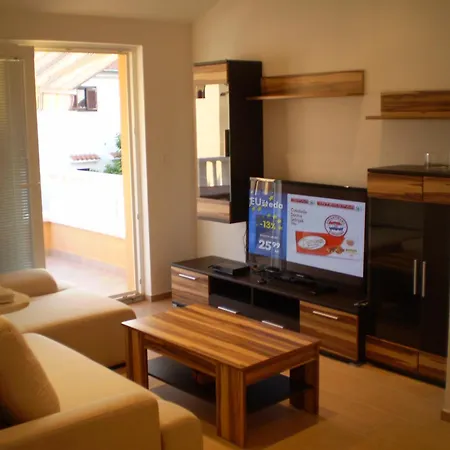 Tare, Free Parking Apartment