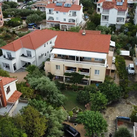 Tare, Free Parking Vodice
