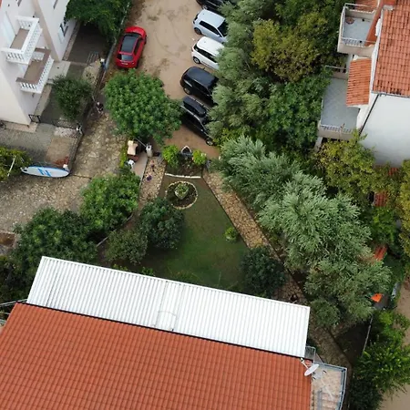 Tare, Free Parking Apartment