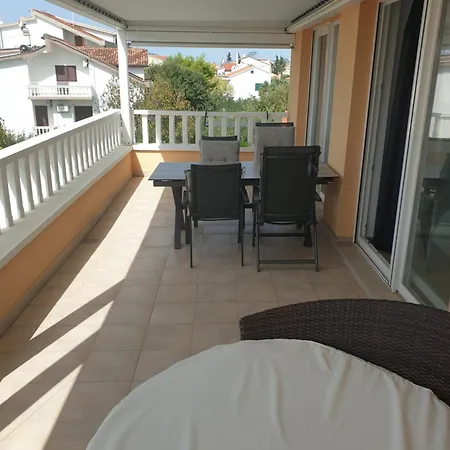 Apartment Tare, Free Parking