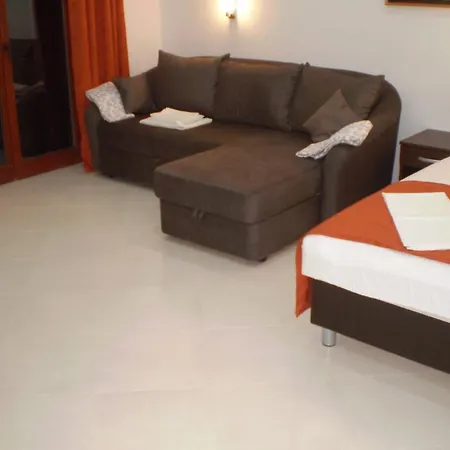 Tare, Electric Car Refill Apartment Vodice