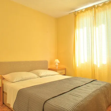 Tare, Free Parking Vodice