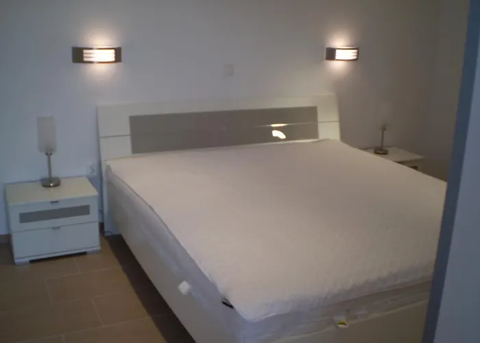 Appartement Tare, Electric Car Refill *